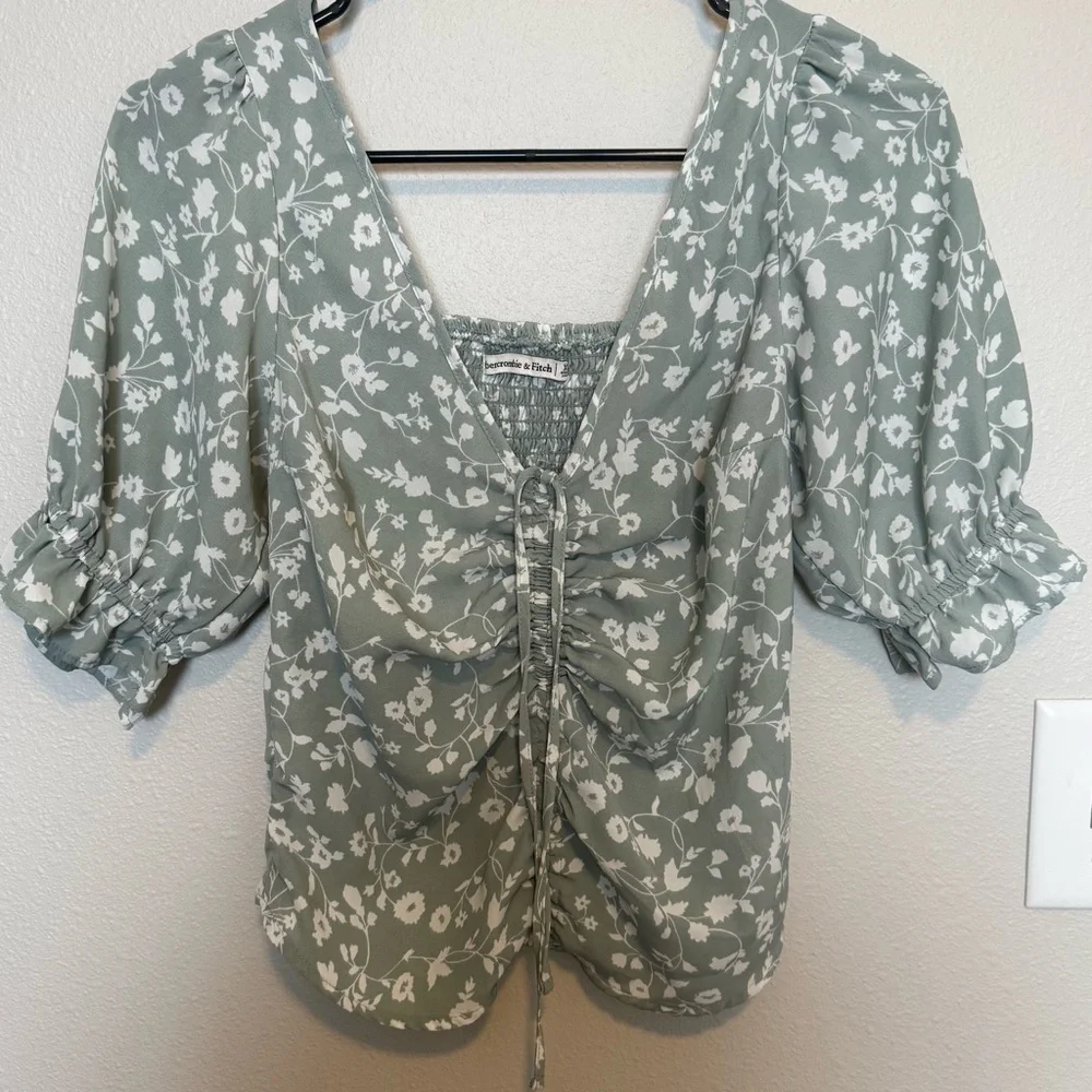Abercrombie & Fitch Sage Floral Cinched front Blouse Size XS